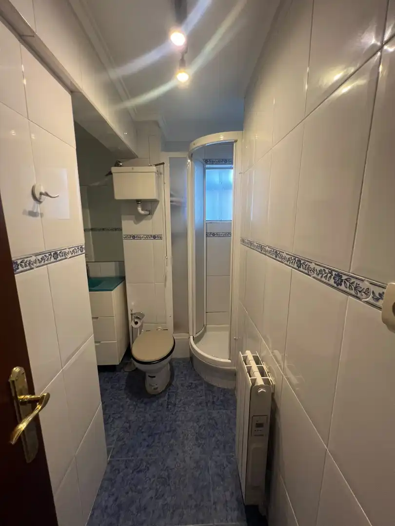 Baño de Piso en venta en Bilbao  con Calefacción y Balcón