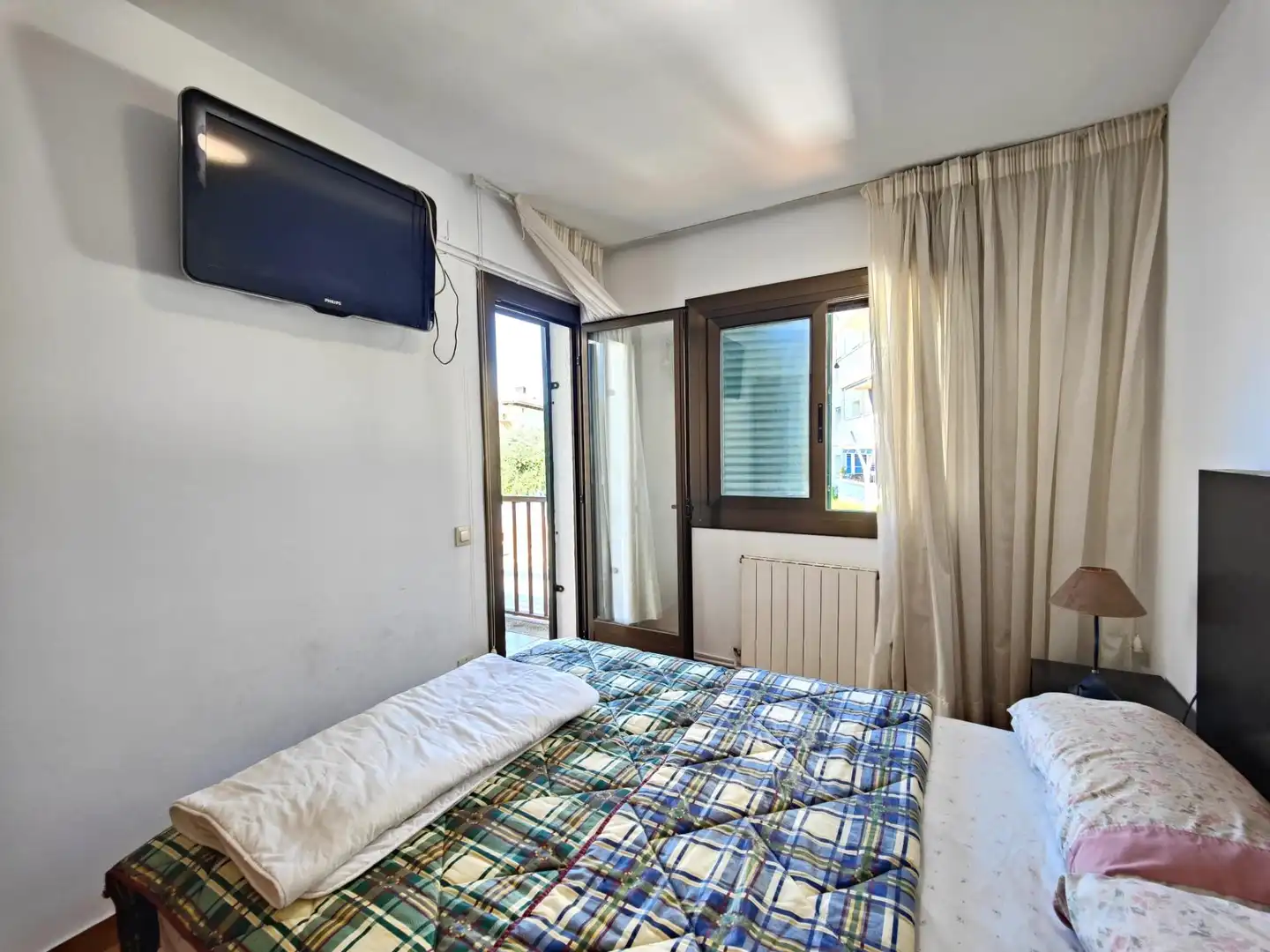 Habitación de Casa adosada en venta en Calafell con Aire acondicionado, Calefacción y Jardín privado