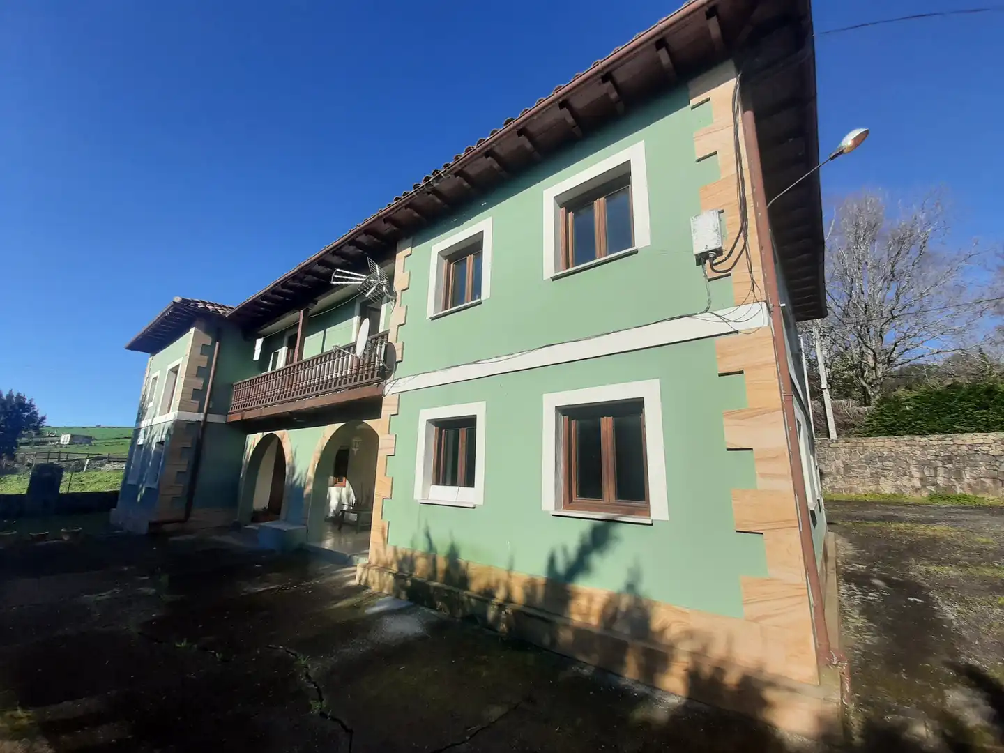 Vista exterior de Casa o chalet en venta en Reocín con Calefacción, Jardín privado y Amueblado