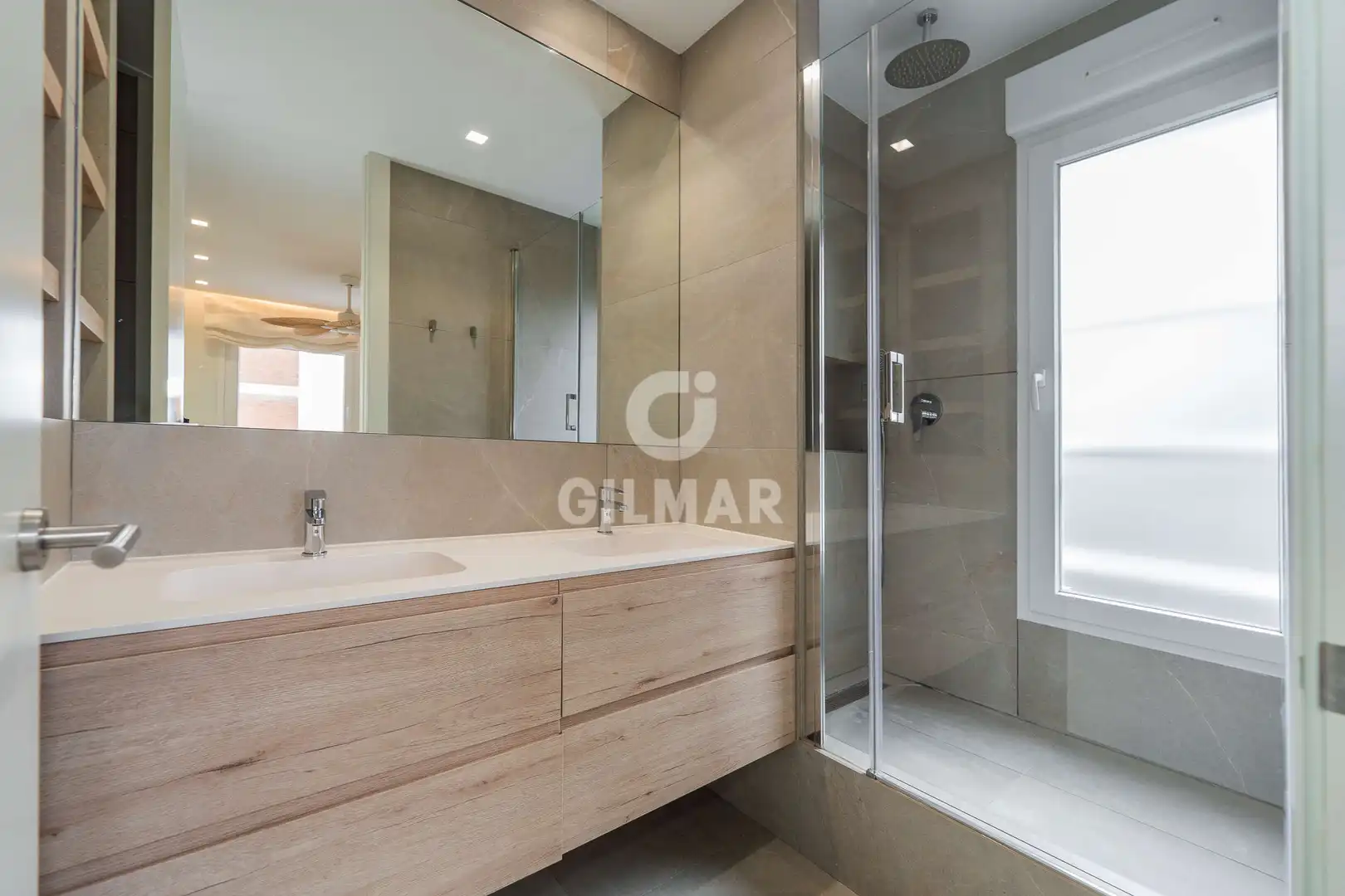 Baño de Piso en venta en Madrid con Calefacción y Balcón