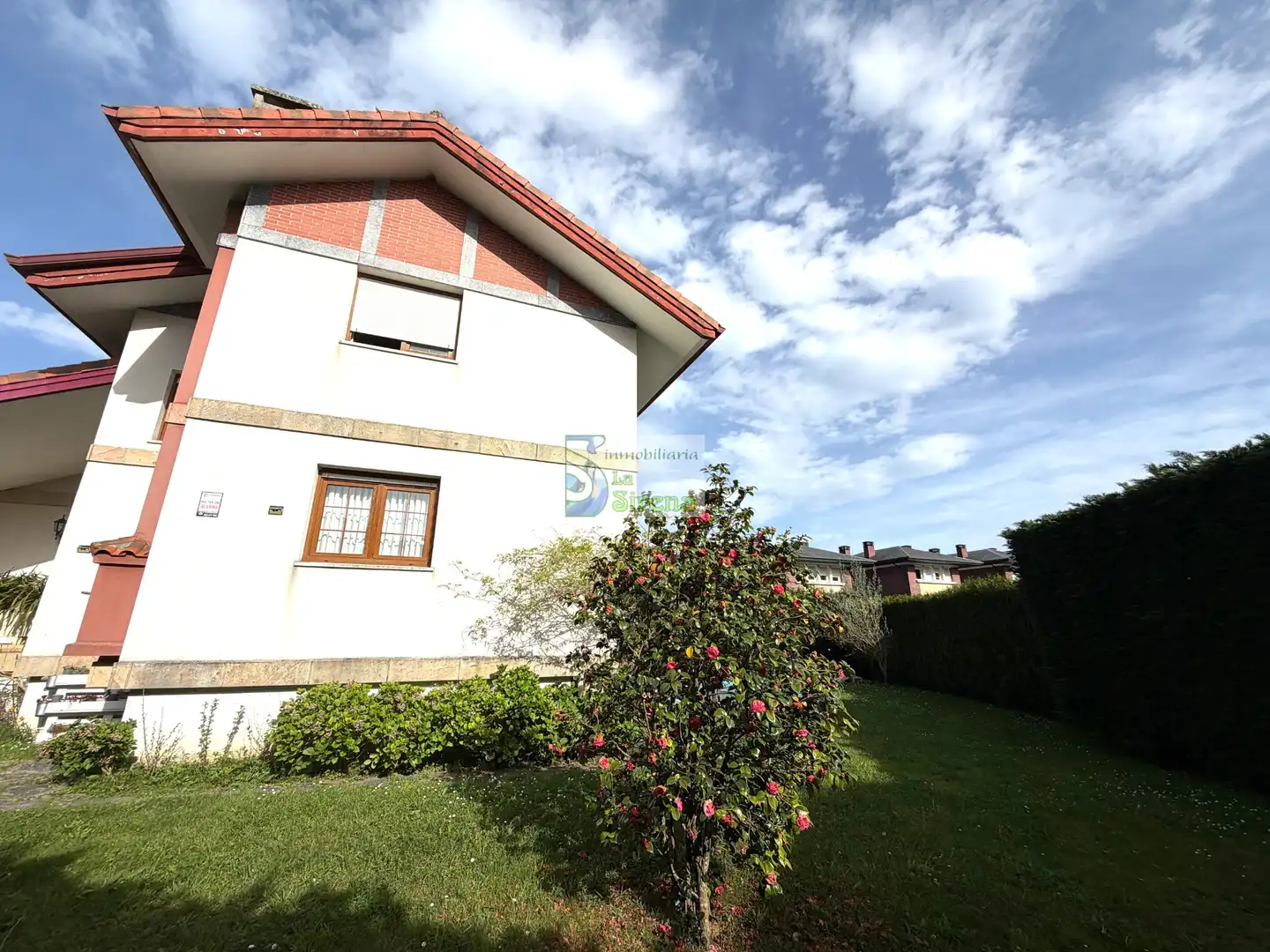 Vista exterior de Casa o chalet en venta en Castro-Urdiales con Calefacción, Jardín privado y Terraza