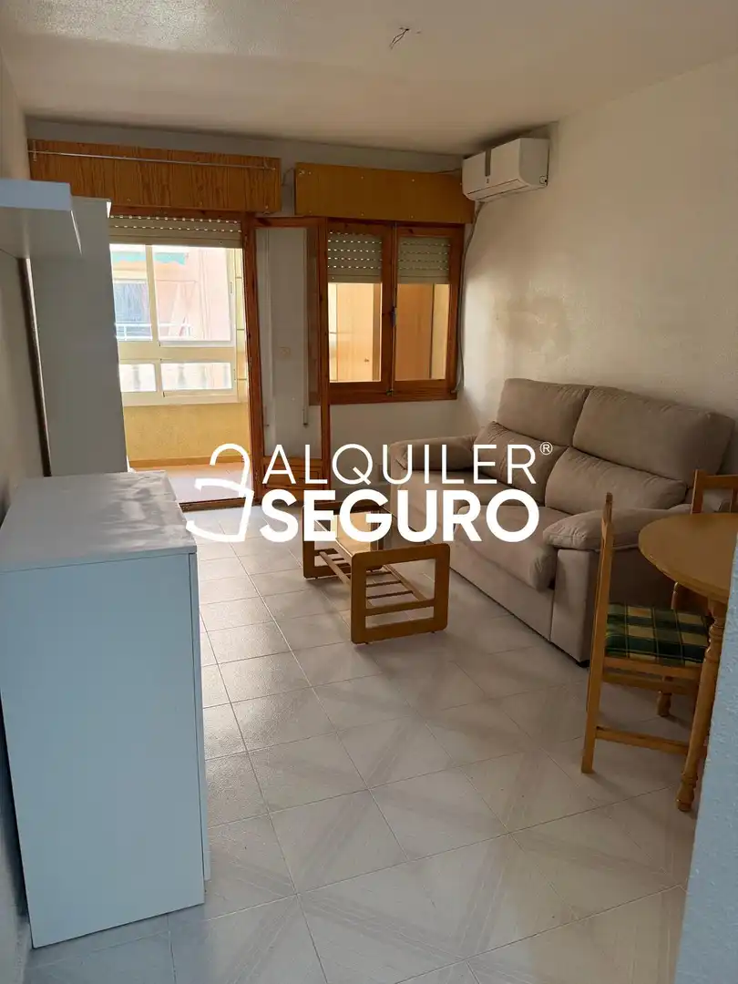 Sala d'estar de Estudi de lloguer en Torrevieja amb Aire condicionat, Calefacció i Terrassa