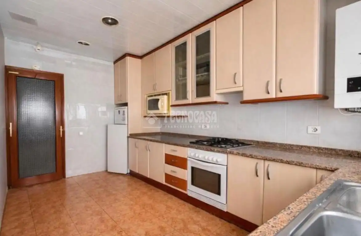 Cocina de Piso en venta en Barcelona con Terraza y Balcón