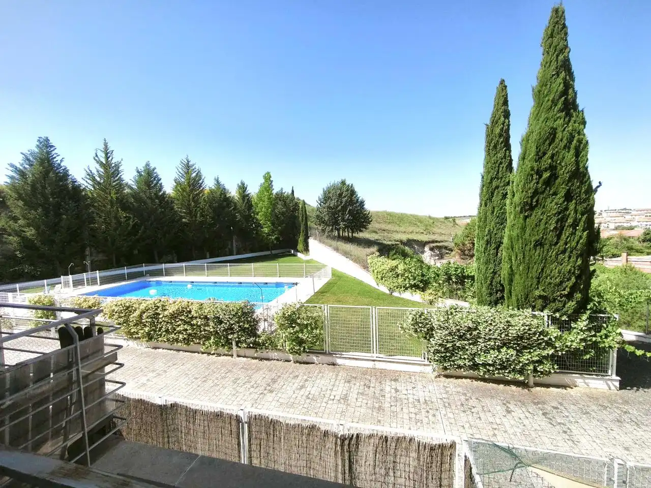Piscina de Pis en venda en Ontígola amb Aire condicionat, Calefacció i Jardí privat
