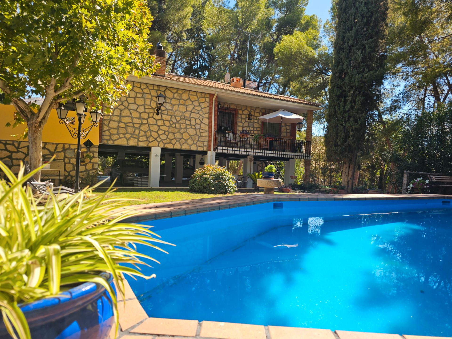 Piscina de Casa o xalet en venda en La Guardia de Jaén amb Aire condicionat, Calefacció i Jardí privat