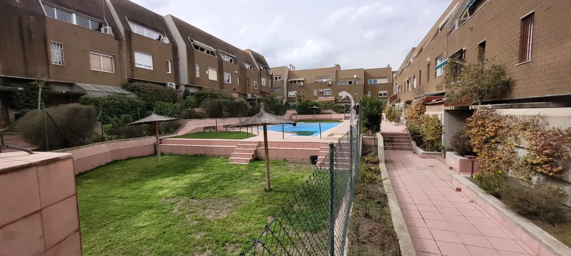 Piscina de Casa o xalet en venda en Pozuelo de Alarcón amb Jardí privat