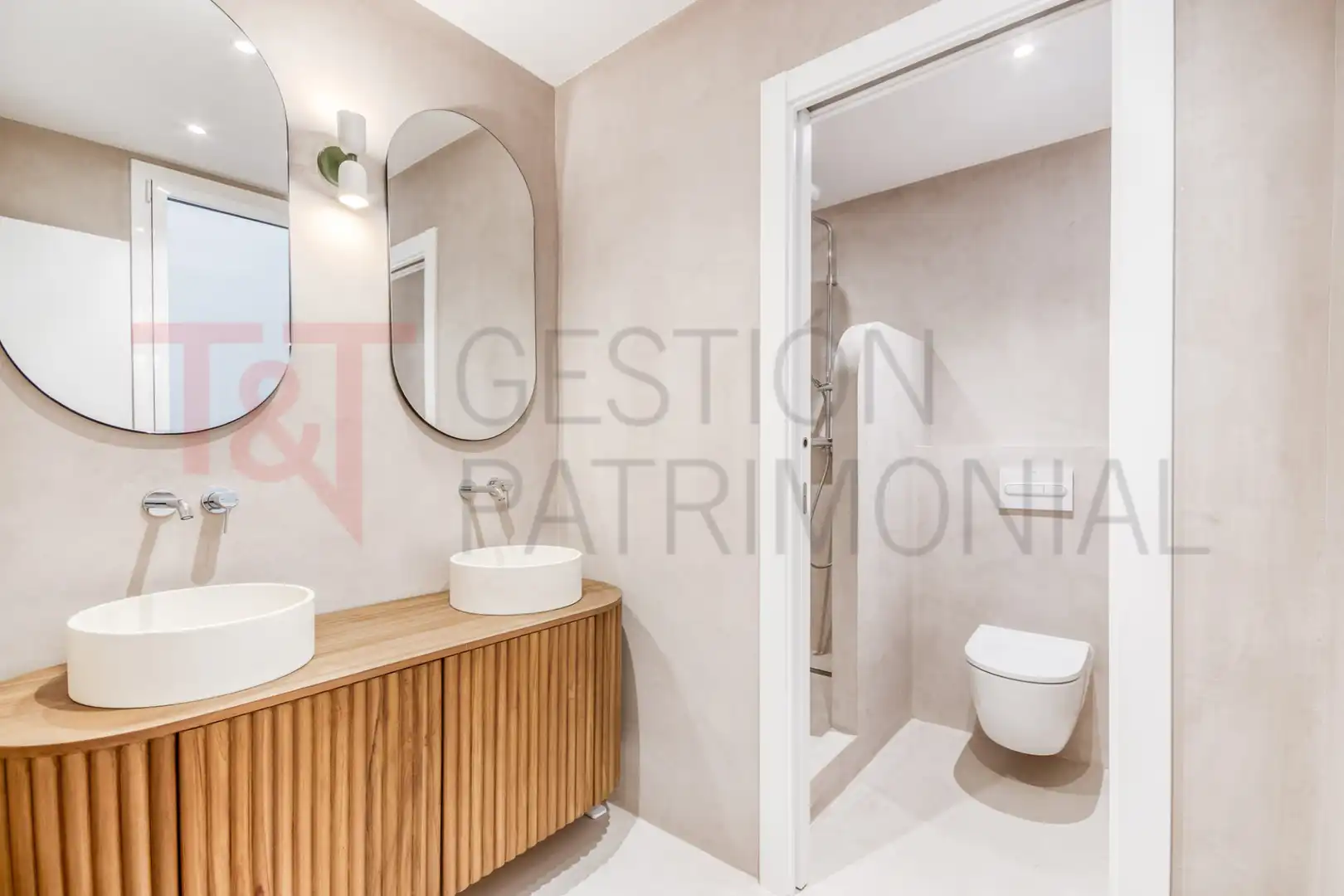 Baño de Piso en venta en Barcelona con Aire acondicionado, Horno y Balcón