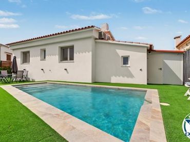 Casa amb piscina en venda a Calle DE CORDOVA 25