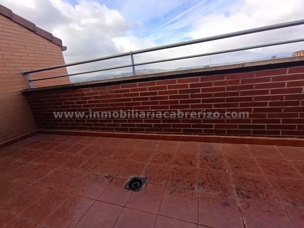 Terraza de Ático en venta en Villamediana de Iregua con Calefacción, Parquet y Terraza