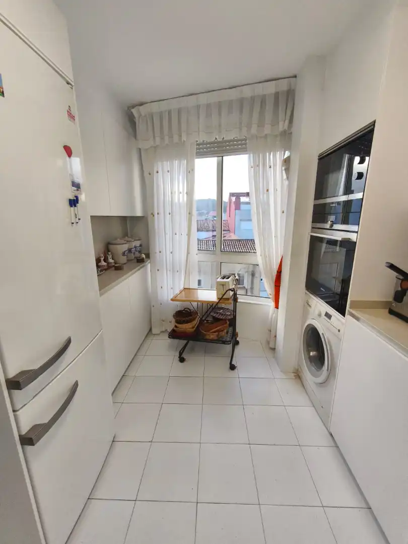 Küche von Wohnung zum Verkauf in Ourense Capital  mit Heizung, Parkett und Ofen