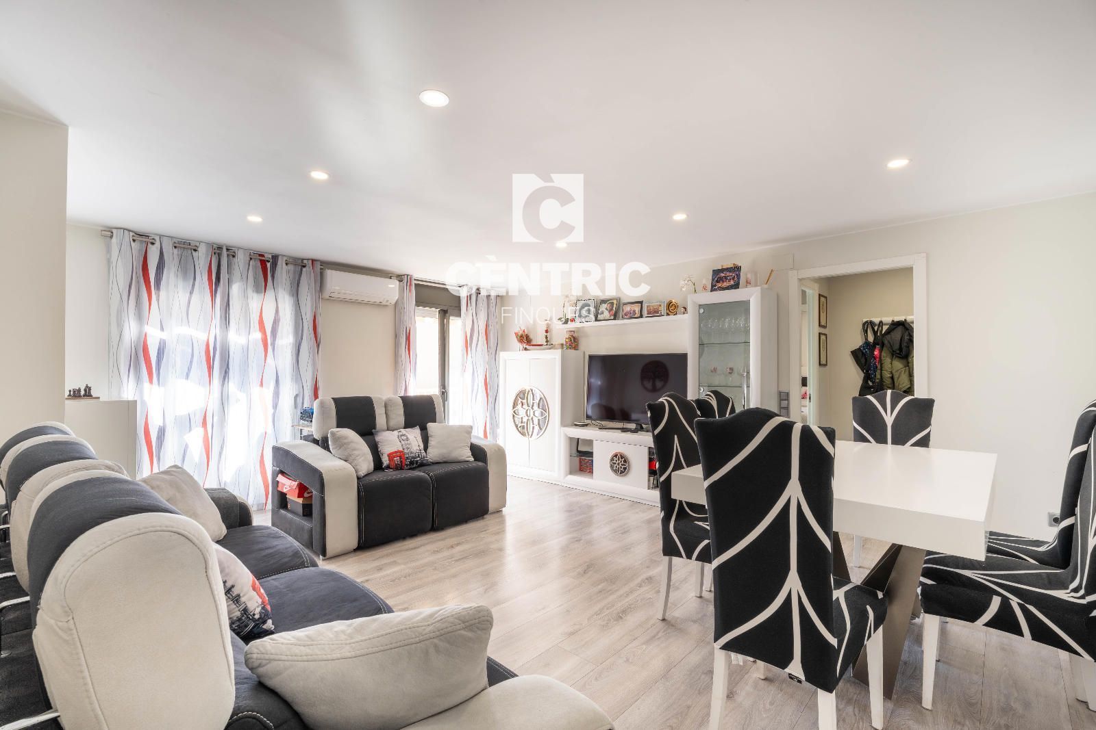 Living room of Flat for sale in Terrassa  with Air Conditioner, Heating and Terrace