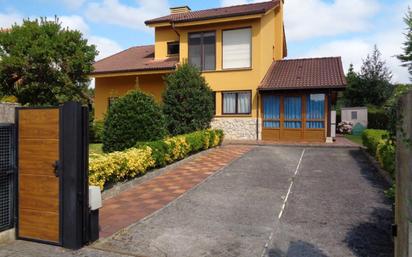 Vista exterior de Casa o xalet en venda en Siero amb Terrassa