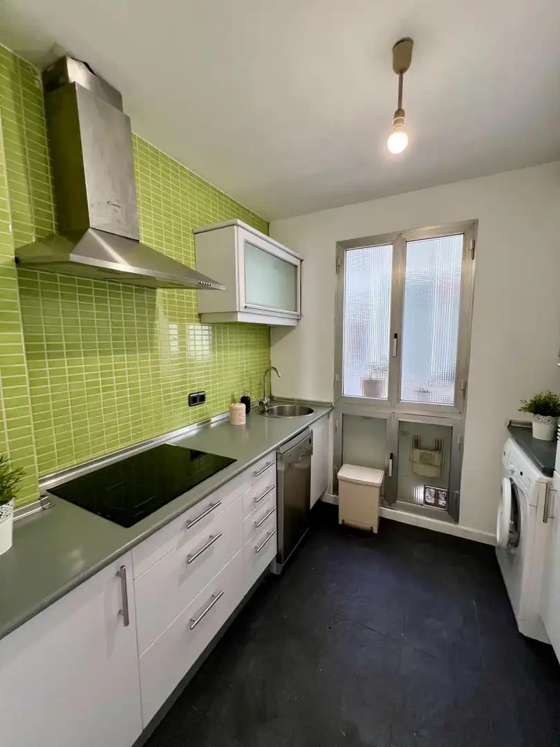 Cuina de Apartament de lloguer en Madrid amb Aire condicionat i Calefacció