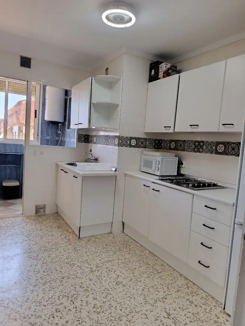 Cocina de Piso de alquiler en Dos Hermanas con Aire acondicionado, Terraza y Amueblado
