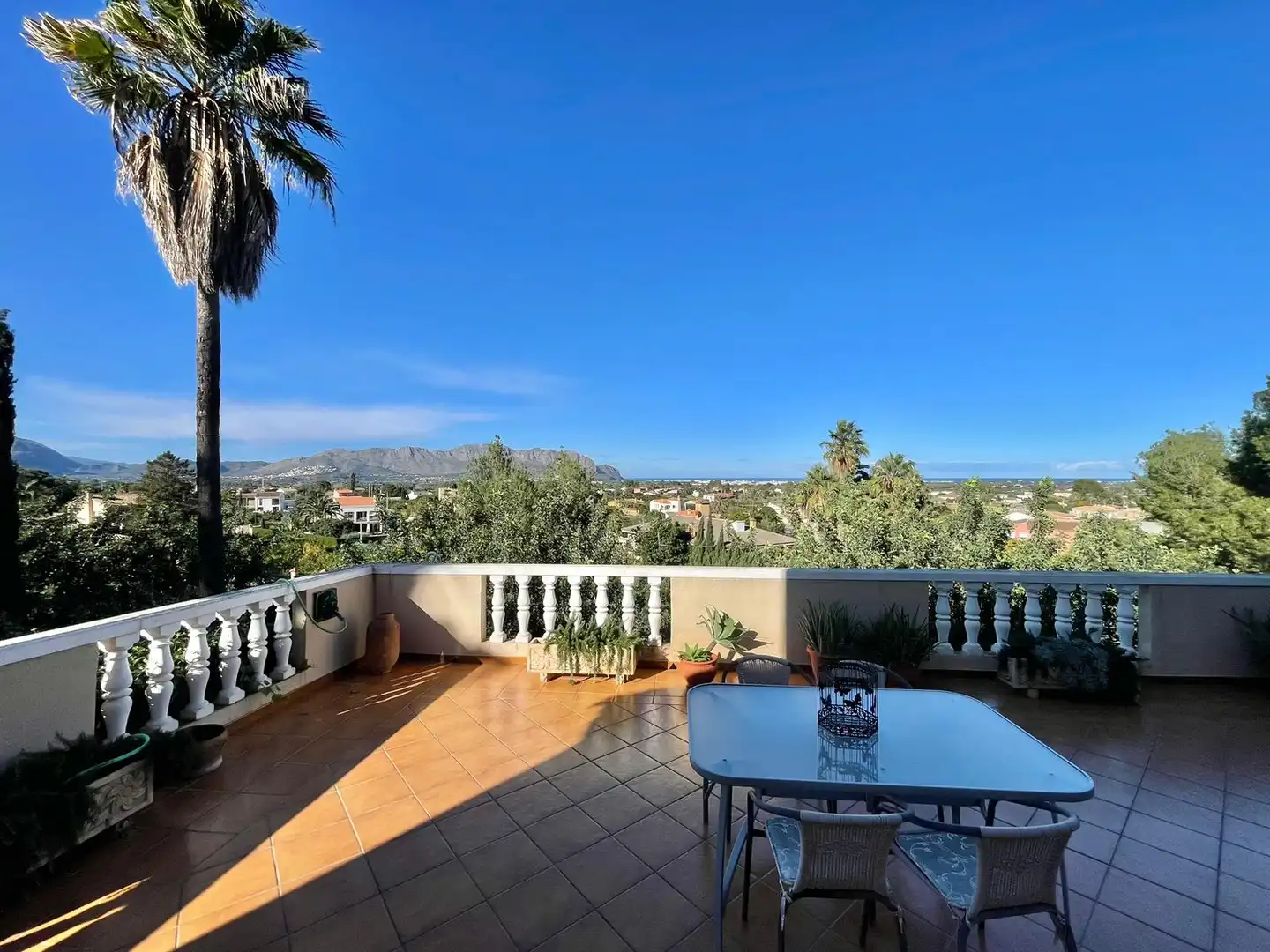 Villa con terrazza in vendita a Pedreguer