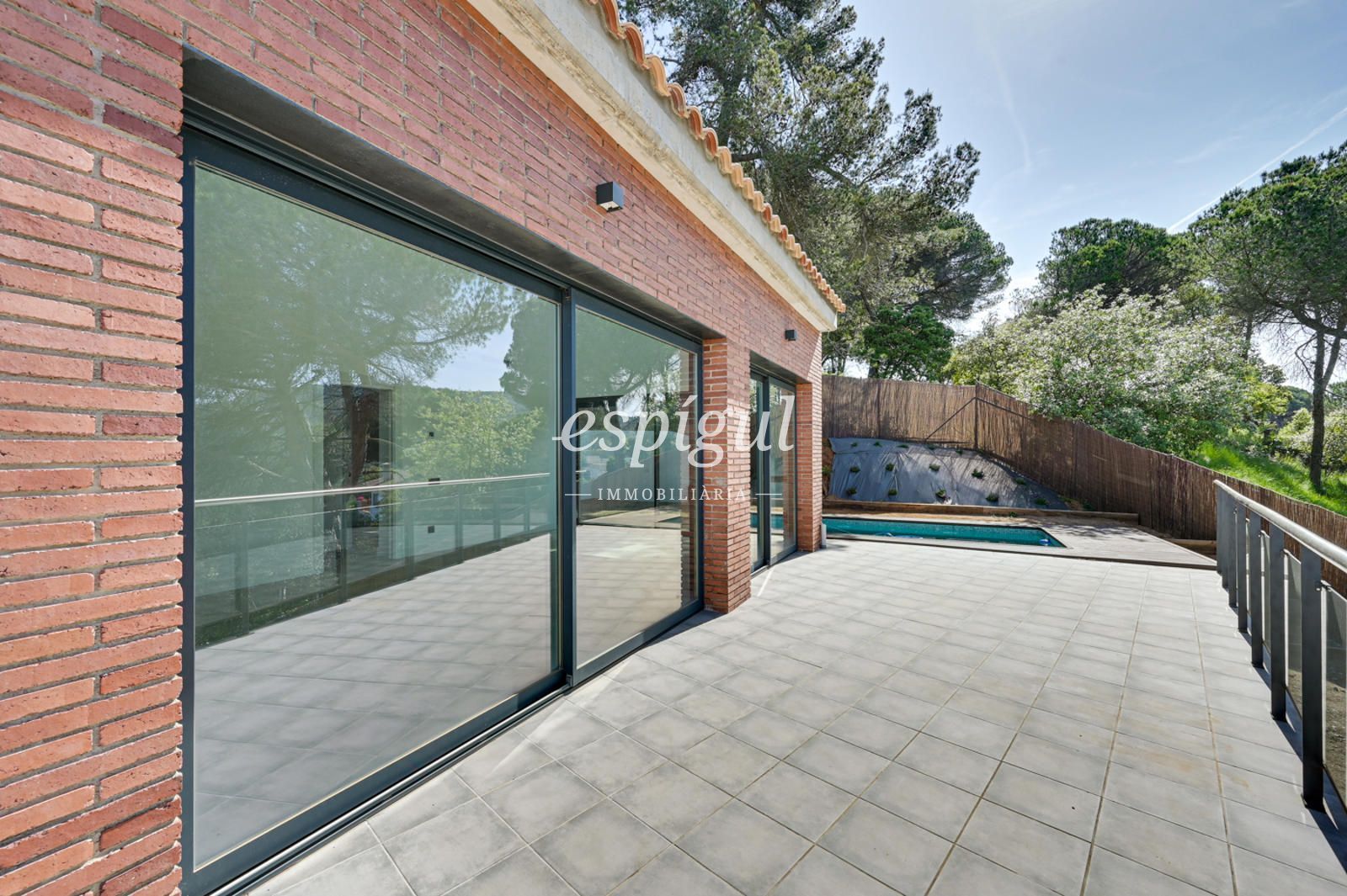 Vista exterior de Casa o xalet en venda en Vallromanes amb Aire condicionat, Calefacció i Jardí privat