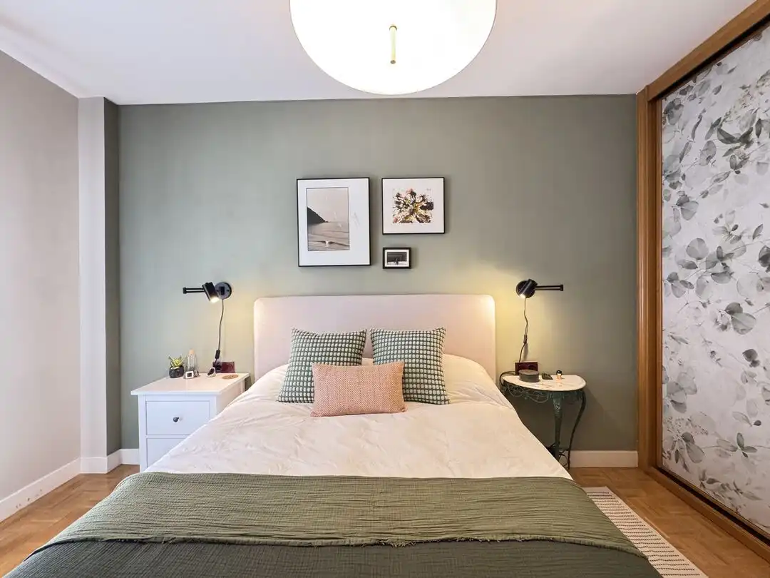Habitación de Piso en venta en Donostia - San Sebastián  con Calefacción y Balcón