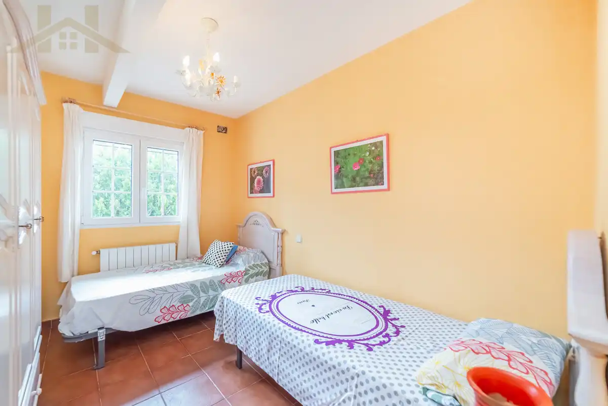 Dormitori de Casa o xalet en venda en Miraflores de la Sierra amb Calefacció, Jardí privat i Terrassa