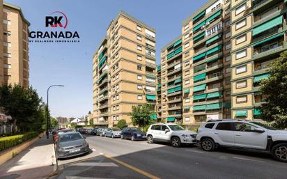 Vista exterior de Pis en venda en  Granada Capital amb Terrassa