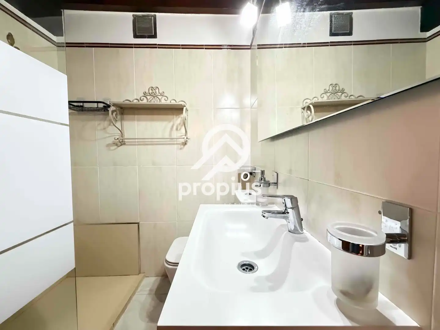 Baño de Casa adosada en venta en Llanes con Calefacción, Trastero y Amueblado