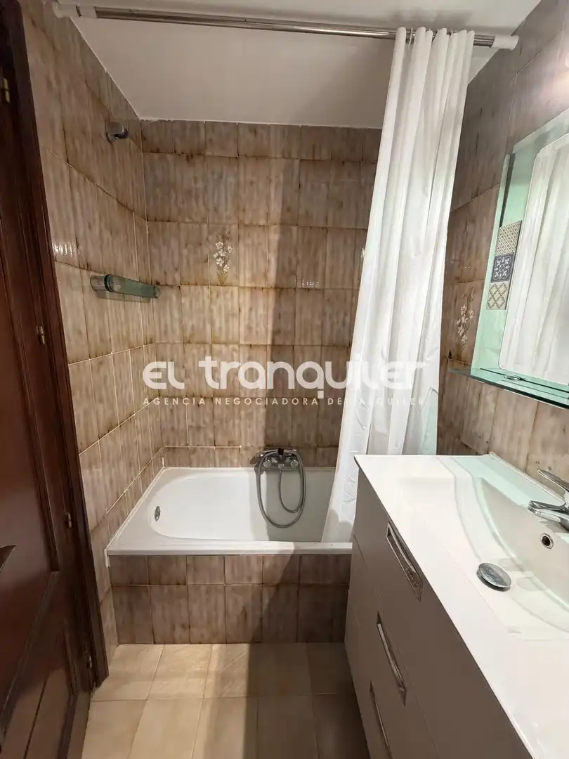 Bathroom of Flat for rent in Pozuelo de Alarcón  with Parquet flooring