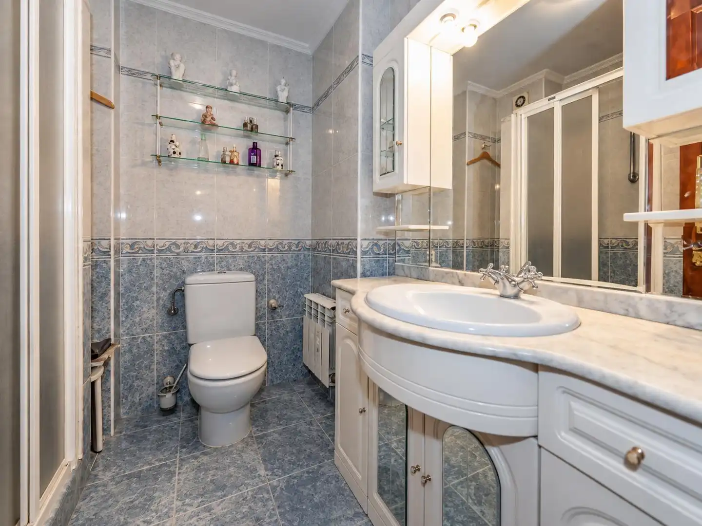 Bathroom of Flat for sale in Alcobendas  with Air Conditioner, Heating and Terrace