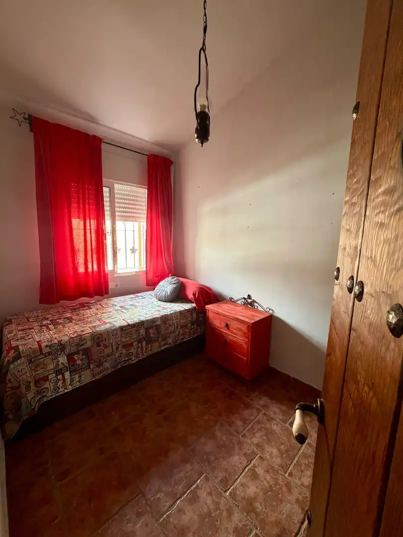 Dormitori de Casa adosada en venda en Algeciras amb Aire condicionat i Traster