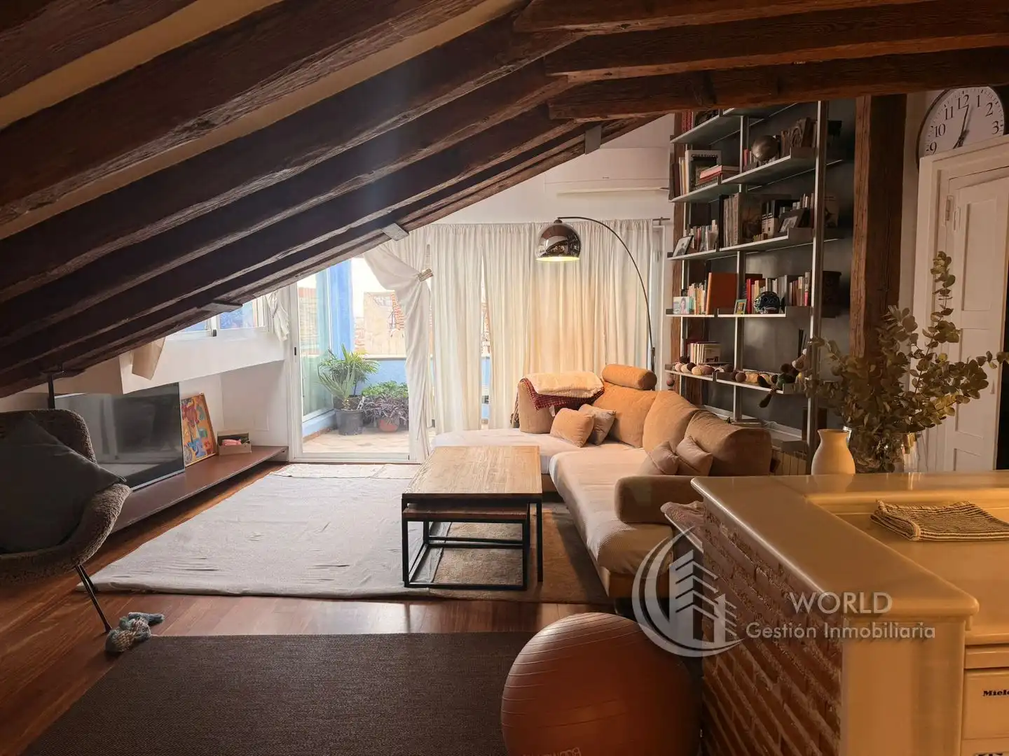 Wohnzimmer von Dachboden zur Miete in Madrid mit Klimaanlage, Heizung und Terrasse