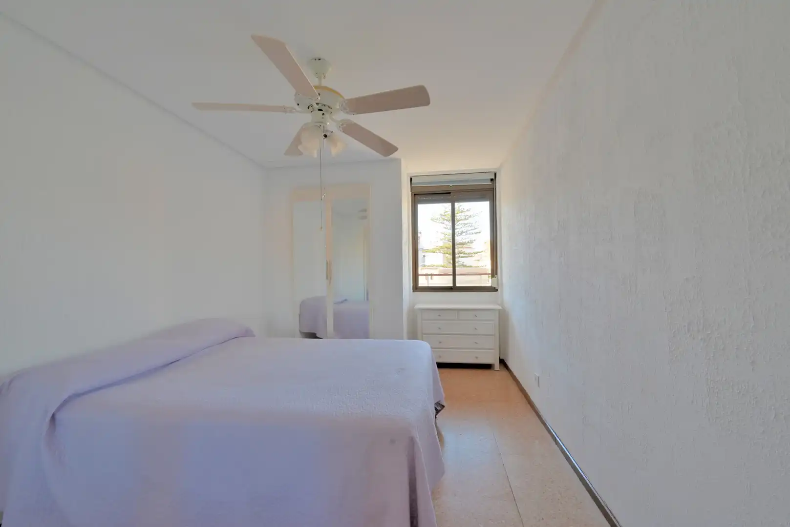 Habitación de Apartamento en venta en Torremolinos con Aire acondicionado, Terraza y Piscina
