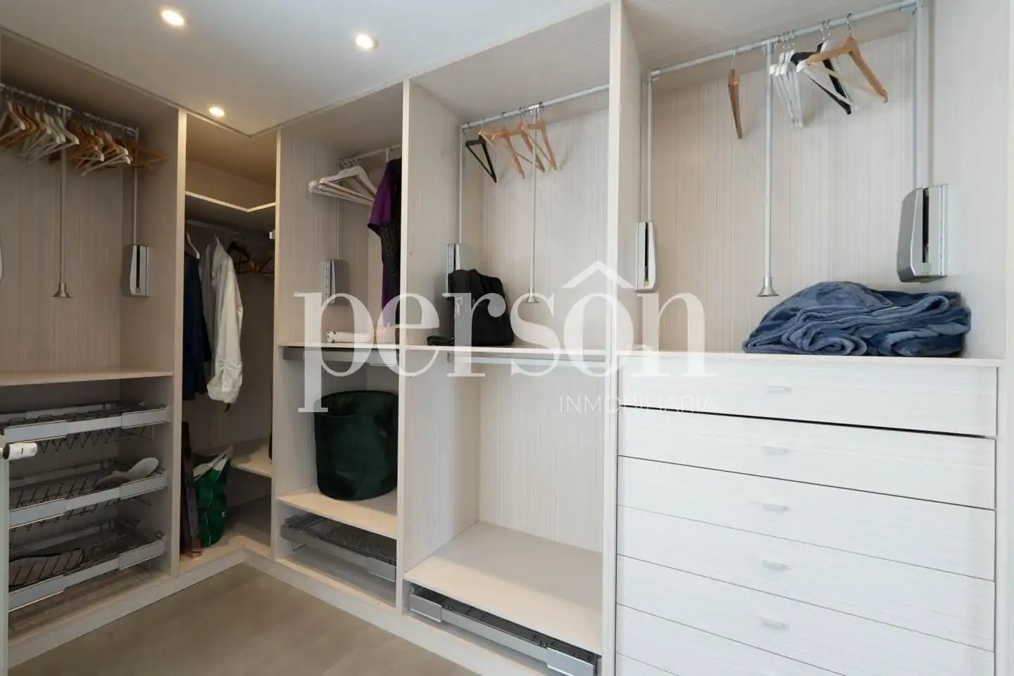 Habitación de Casa o chalet en venta en La Pobla de Vallbona con Aire acondicionado, Calefacción y Jardín privado
