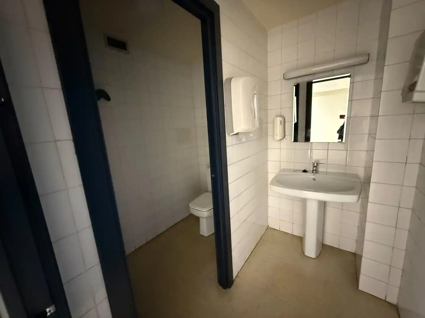 Badezimmer von Geschaftsraum zur Miete in Algeciras mit Klimaanlage