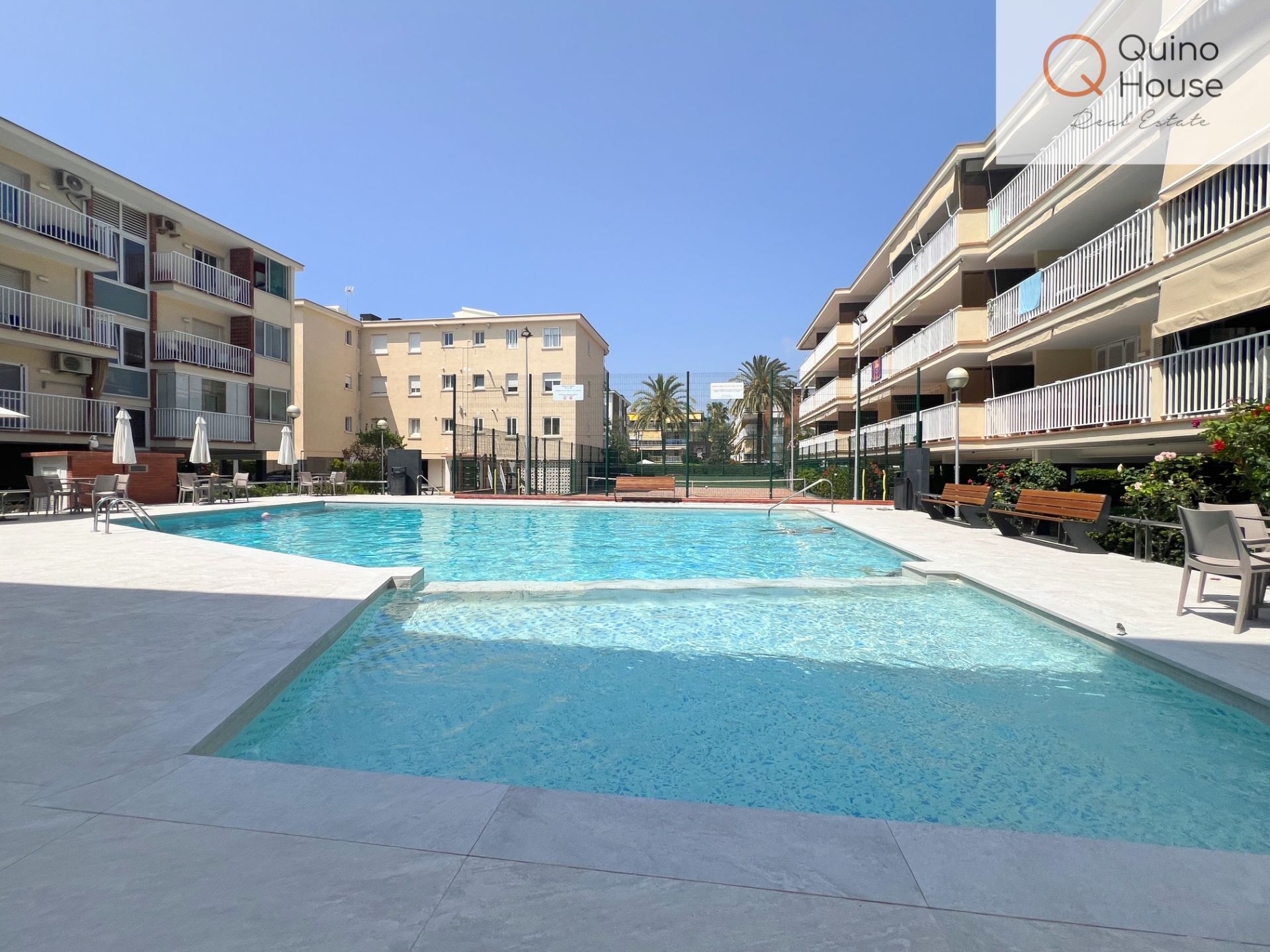 Piscina de Apartament en venda en Castelldefels amb Aire condicionat, Calefacció i Parquet