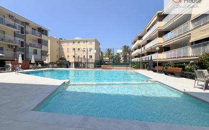 Piscina de Apartament en venda en Castelldefels amb Aire condicionat, Calefacció i Parquet