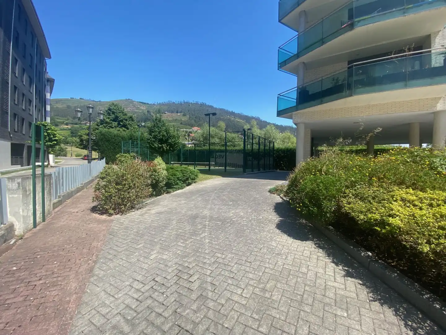 Parking de Piso en venta en Oviedo  con Calefacción, Trastero y Balcón