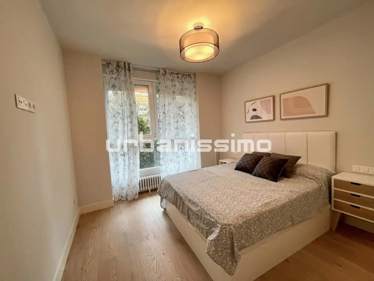 Dormitori de Apartament de lloguer en Madrid amb Aire condicionat, Calefacció i Moblat