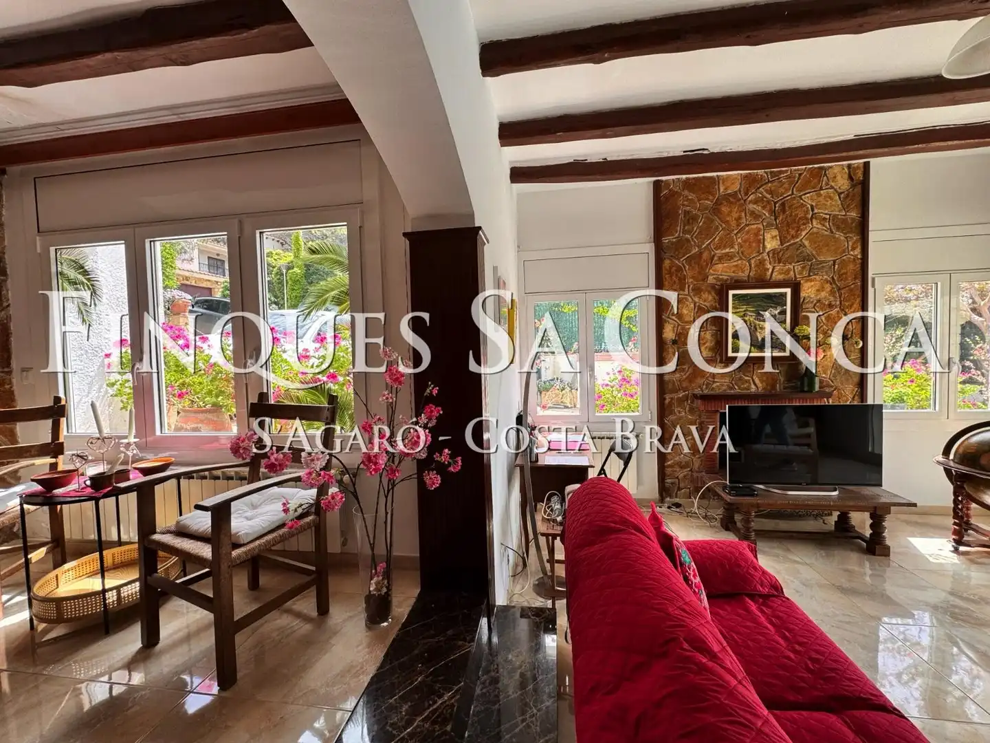 Sala de estar de Casa o chalet en venta en Castell d'Aro, Platja d'Aro i s'Agaró con Calefacción, Piscina y Alarma