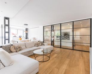 Sala d'estar de Apartament en venda en  Madrid Capital amb Aire condicionat i Calefacció