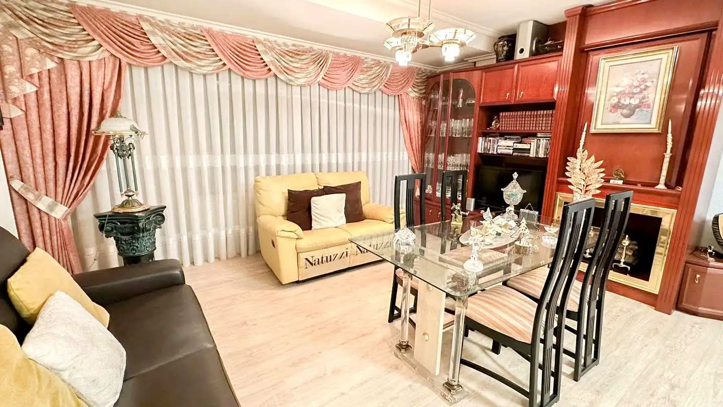Sala de estar de Piso en venta en  Logroño con Calefacción, Trastero y Balcón