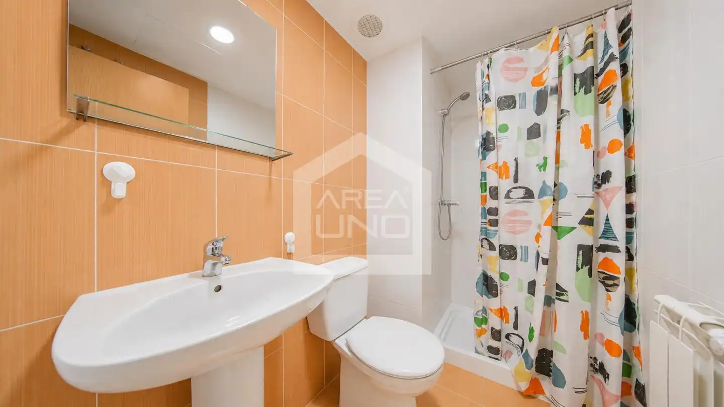 Bathroom of Flat for rent in Fuenlabrada  with Air Conditioner, Heating and Storage room