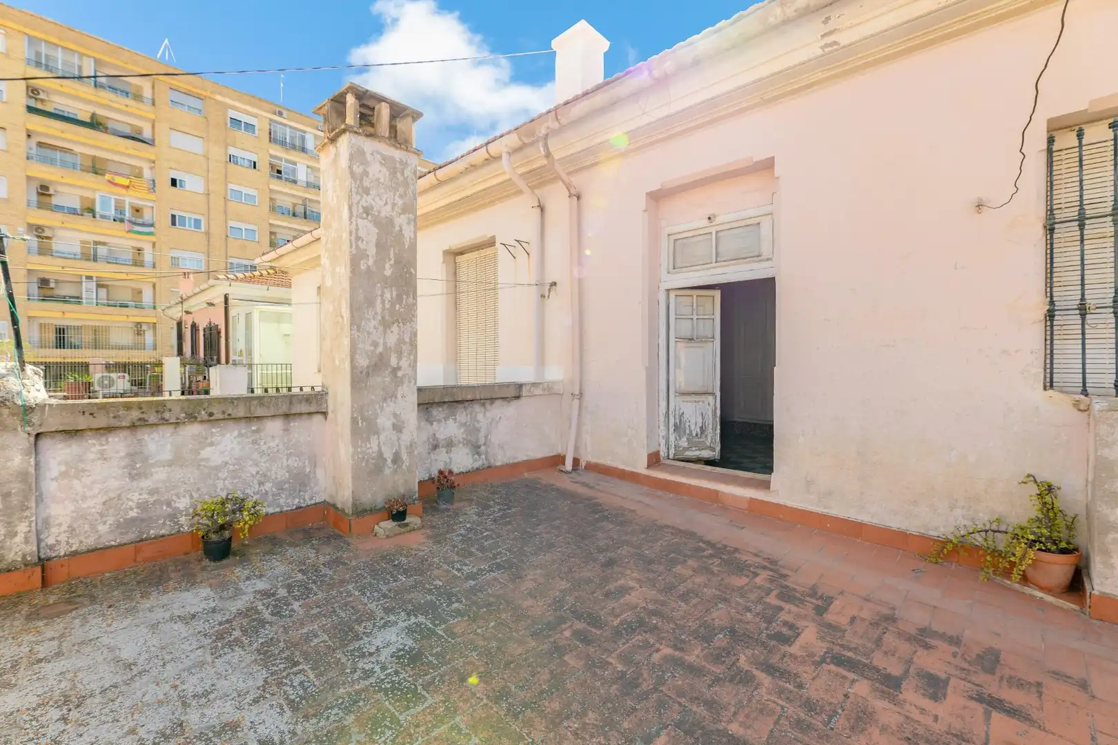 Vista exterior de Casa o xalet en venda en Valencia amb Jardí privat i Terrassa