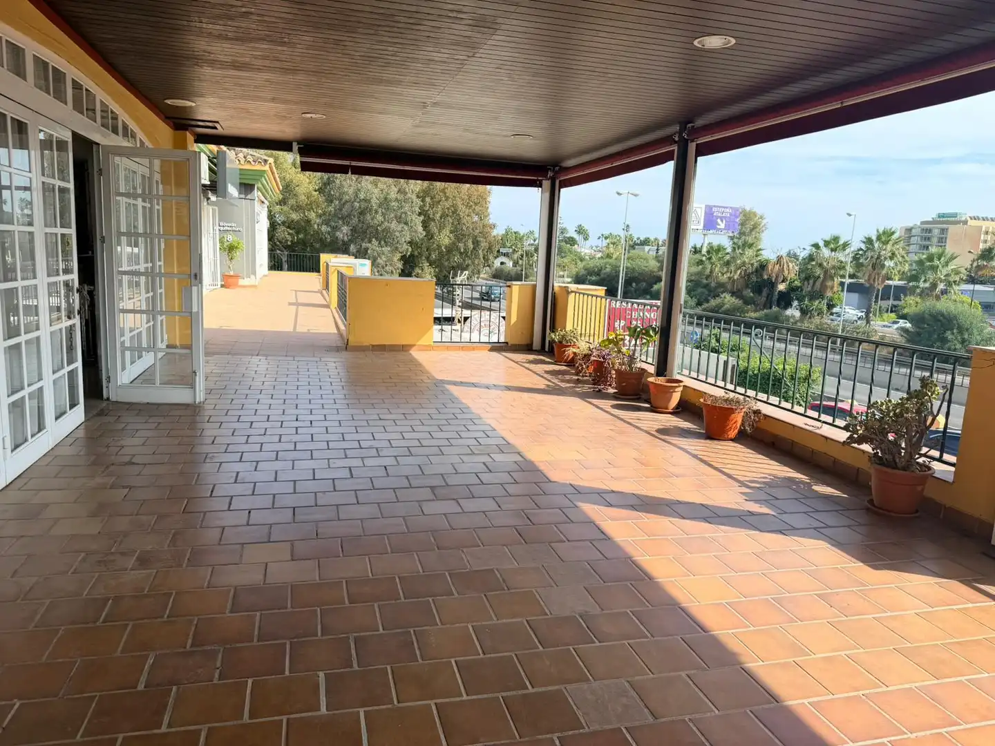 Terraza de Local de alquiler en Estepona con Aire acondicionado, Parquet y Terraza