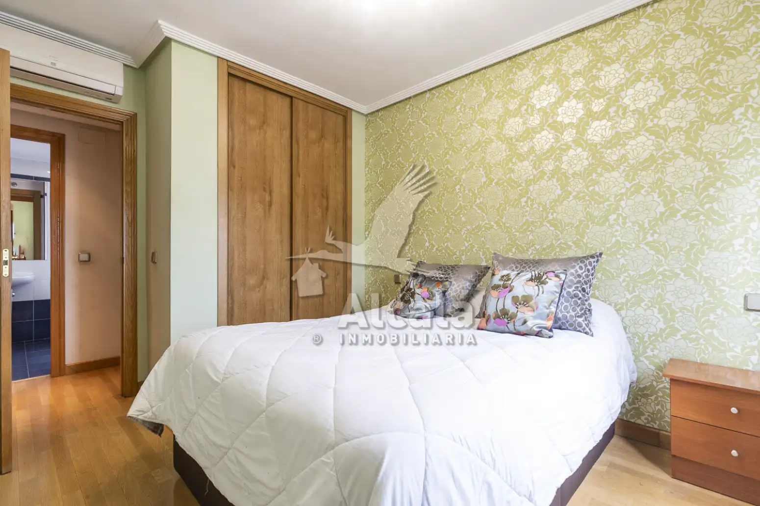 Habitación de Ático en venta en Alcalá de Henares con Aire acondicionado, Calefacción y Terraza