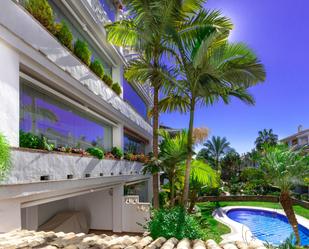 Jardí de Planta baixa en venda en Marbella amb Aire condicionat, Terrassa i Piscina