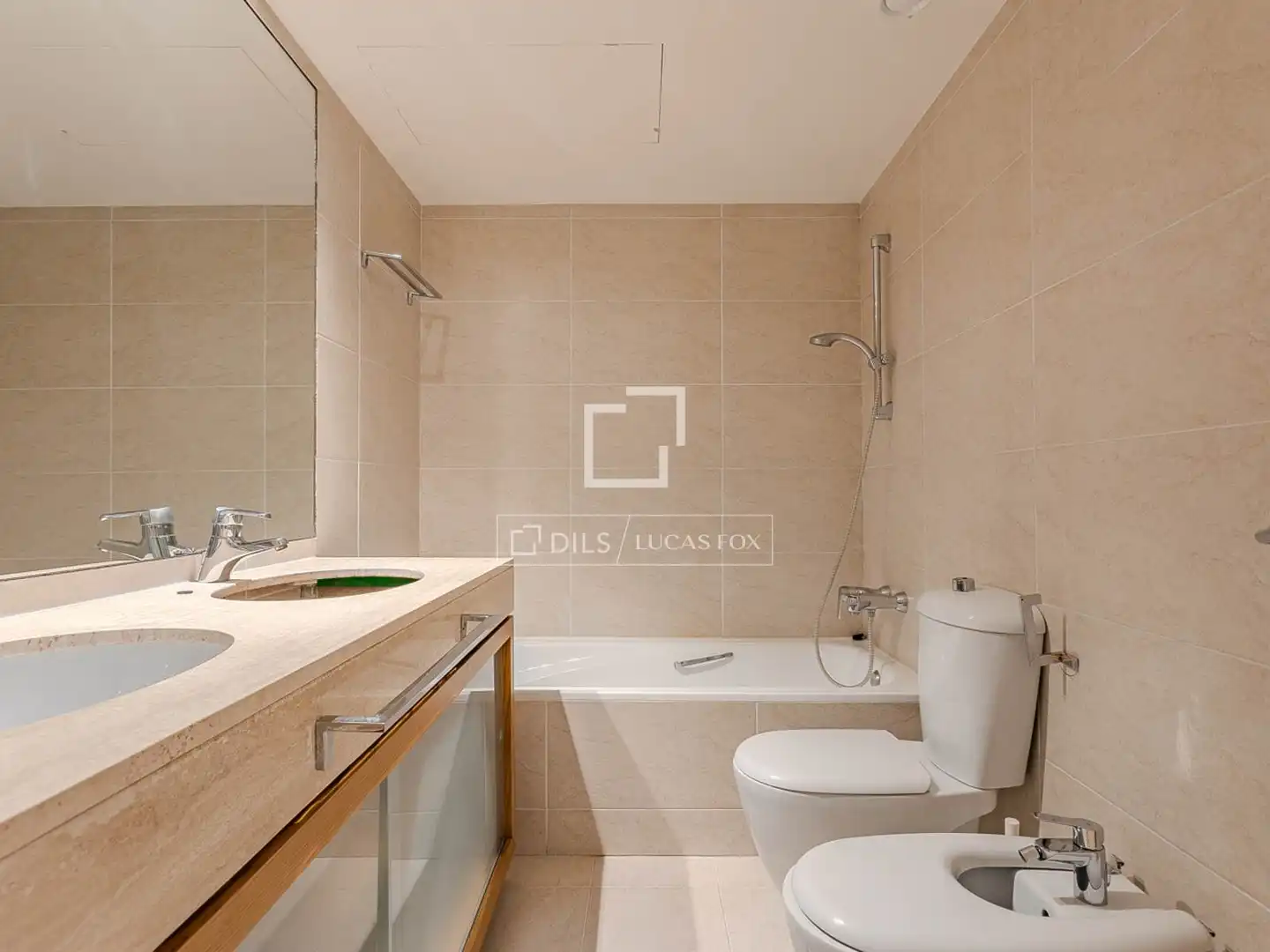 Baño de Piso de alquiler en Barcelona con Aire acondicionado, Calefacción y Parquet
