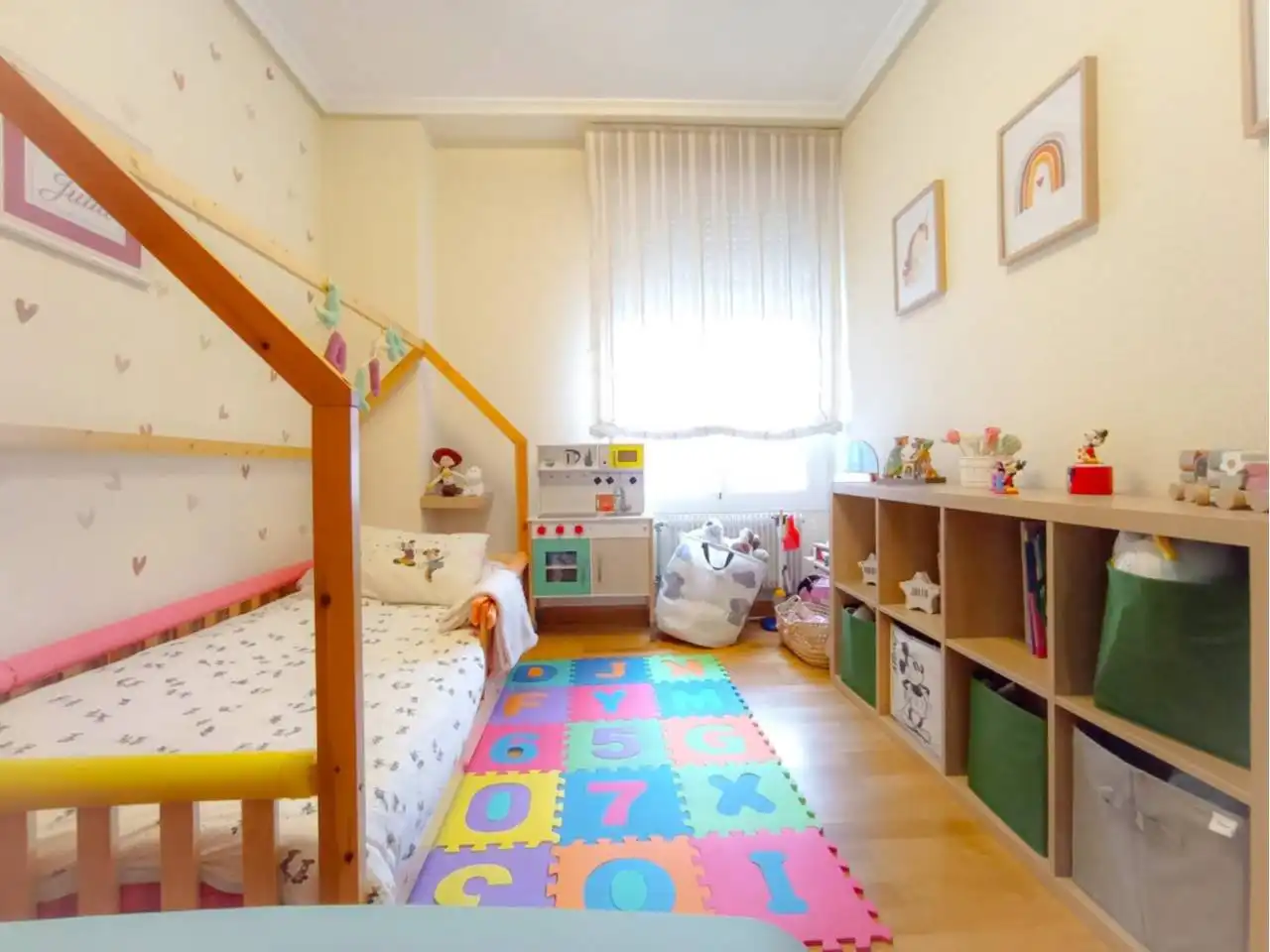 Dormitori de Apartament en venda en Burgos amb Calefacció, Parquet i Traster