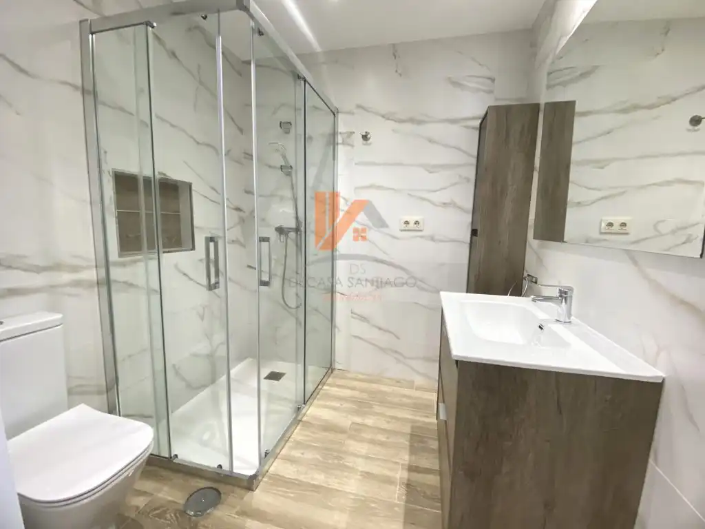 Bathroom of Apartments for rent in Santiago de Compostela   with Furnished