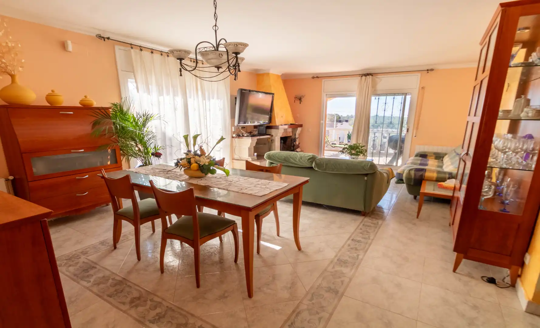 Sala d'estar de Casa o xalet en venda en El Vendrell amb Calefacció, Jardí privat i Terrassa