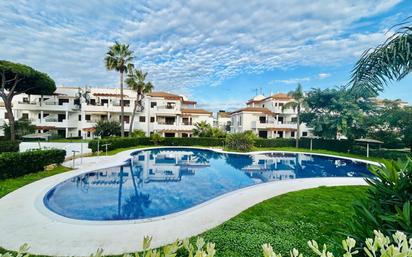 Vista exterior de Apartament en venda en Chiclana de la Frontera amb Aire condicionat, Jardí privat i Terrassa