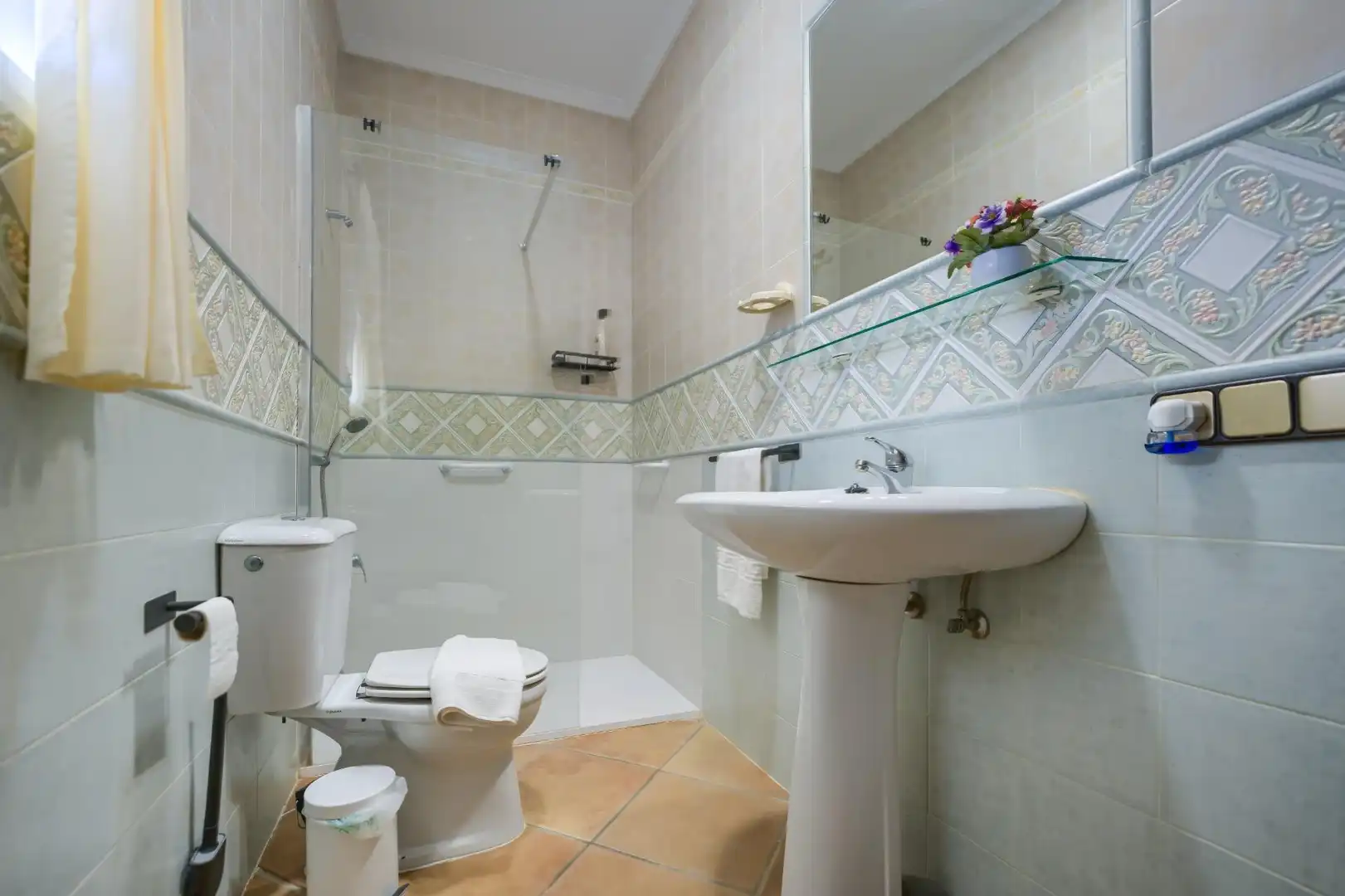 Baño de Casa o chalet en venta en Sanlúcar la Mayor con Aire acondicionado, Calefacción y Jardín privado