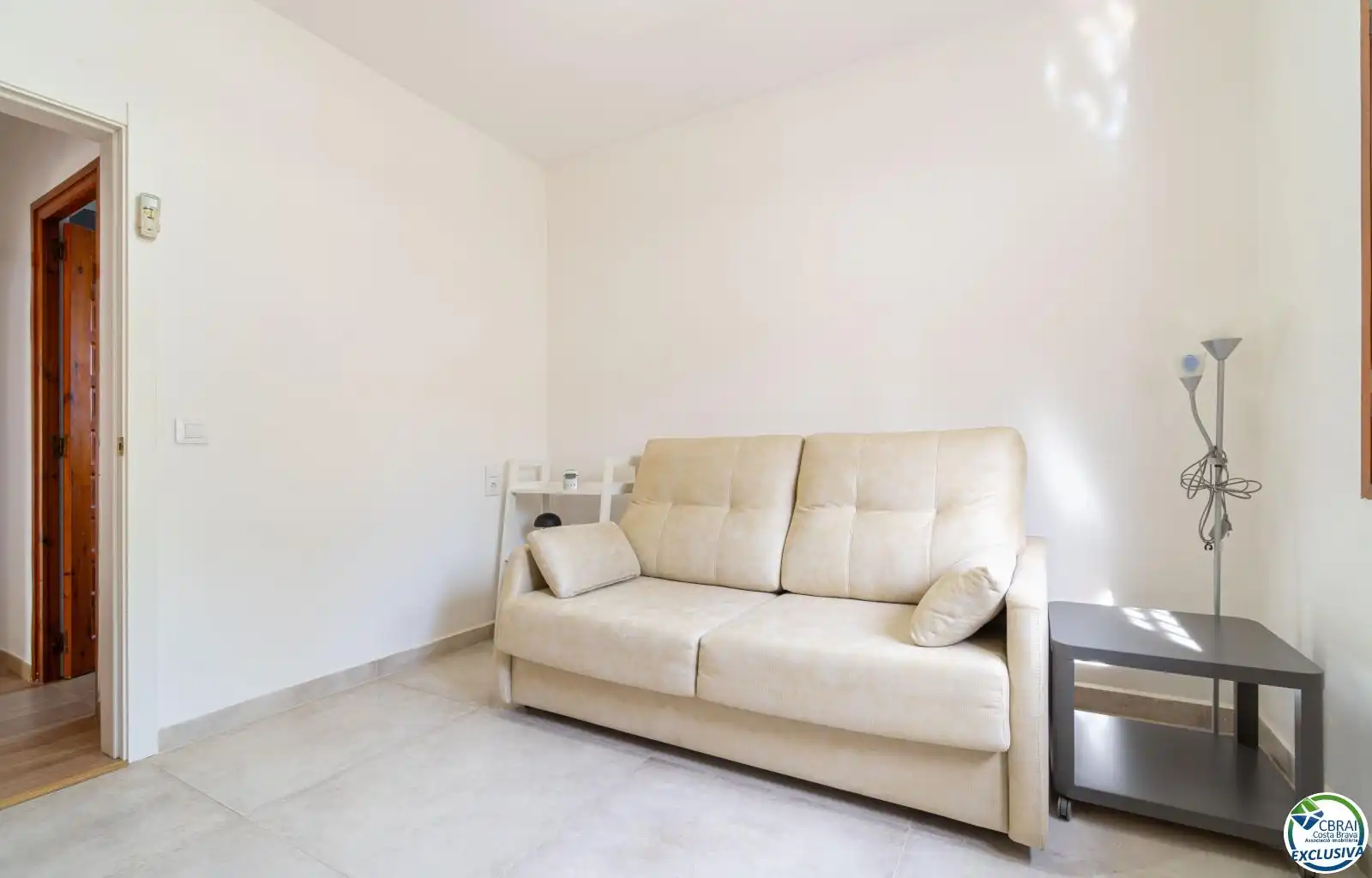 Sala d'estar de Casa o xalet en venda en Empuriabrava amb Aire condicionat, Piscina i Moblat